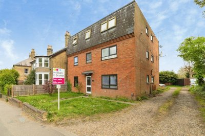 Property on London Road, SG13 7LG