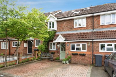 Property on Fieldhouse Close, E18 2RJ