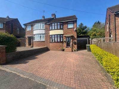 Property on Hillary Crescent, LU1 5JH